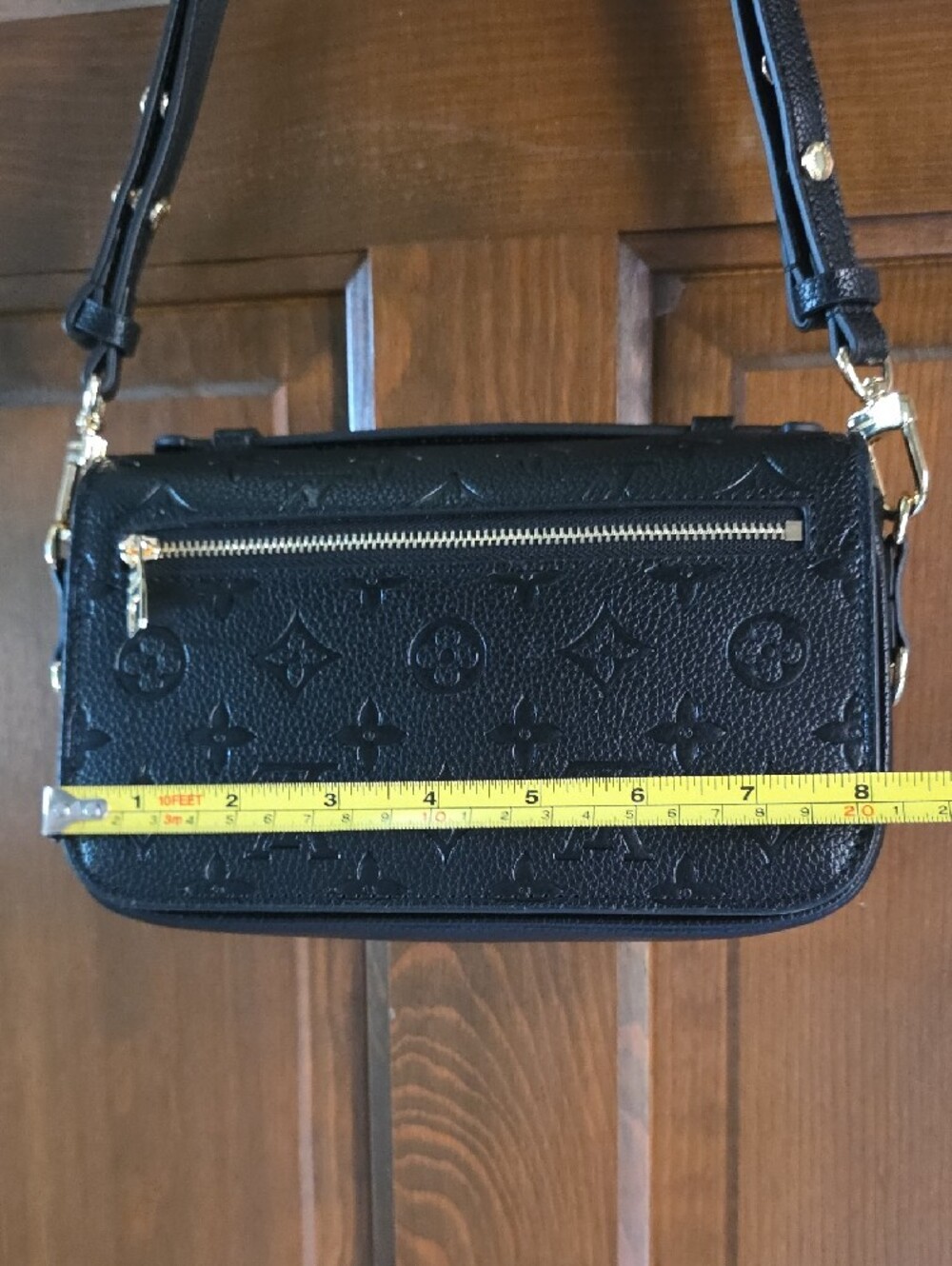 Black Embossed Leather Crossbody Bag with Gold Lock And Adjustable Strap Lk New - Picture 3 of 13